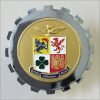920AM Stemma ingranaggio in metallo cromato con interno dorato e dipinto a mano stemma AEREONAUTICA MILITARE diametro mm 70  con perni a tergo, anni 70